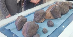 رونمایی از شهابسنگ آکندریت در دومین جشنواره شهابسنگ و گوهرسنگ زرند